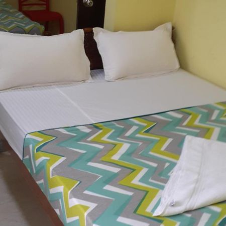 Varadhar Guest House Kanchipuram Eksteriør billede