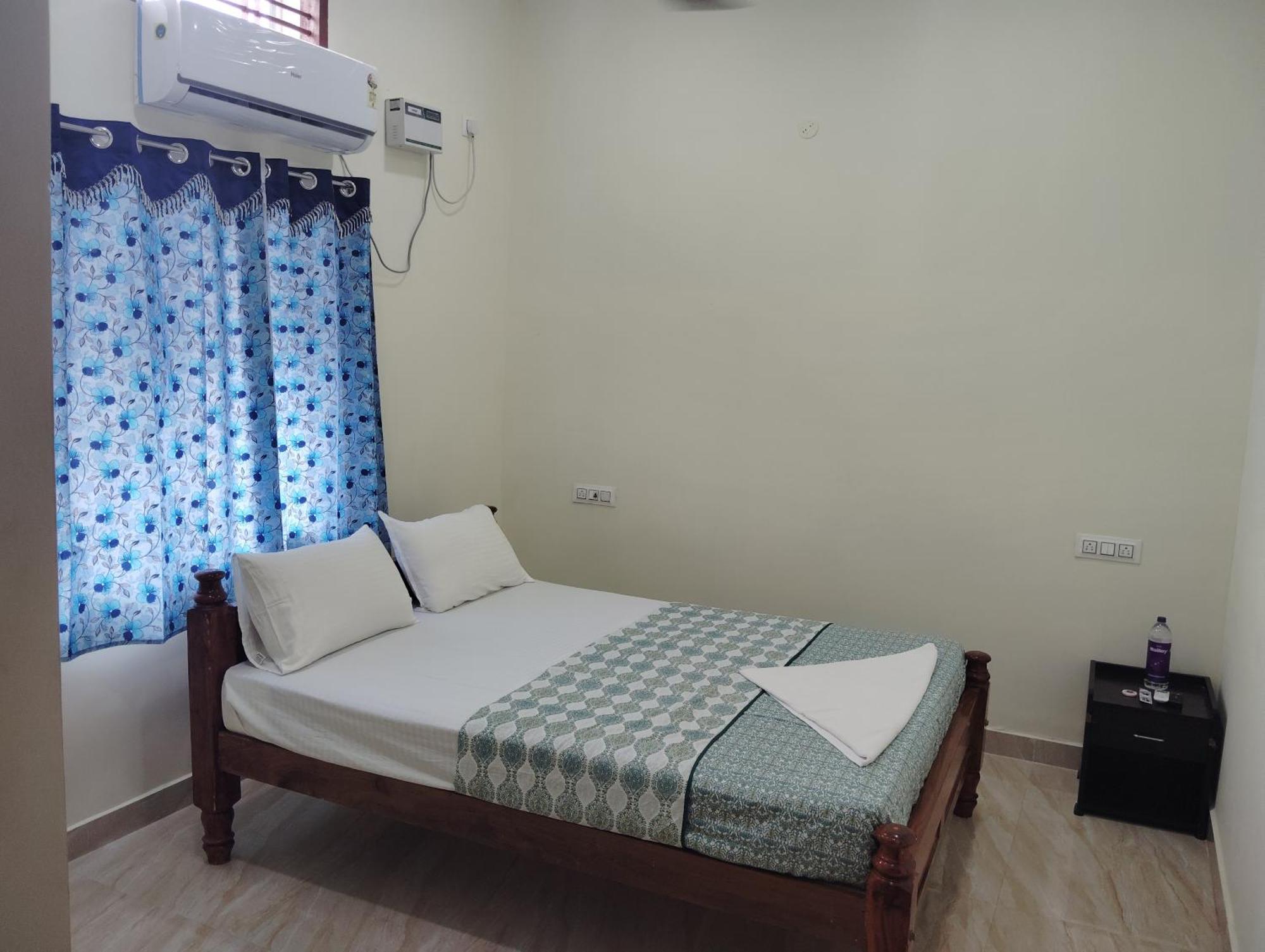 Varadhar Guest House Kanchipuram Eksteriør billede