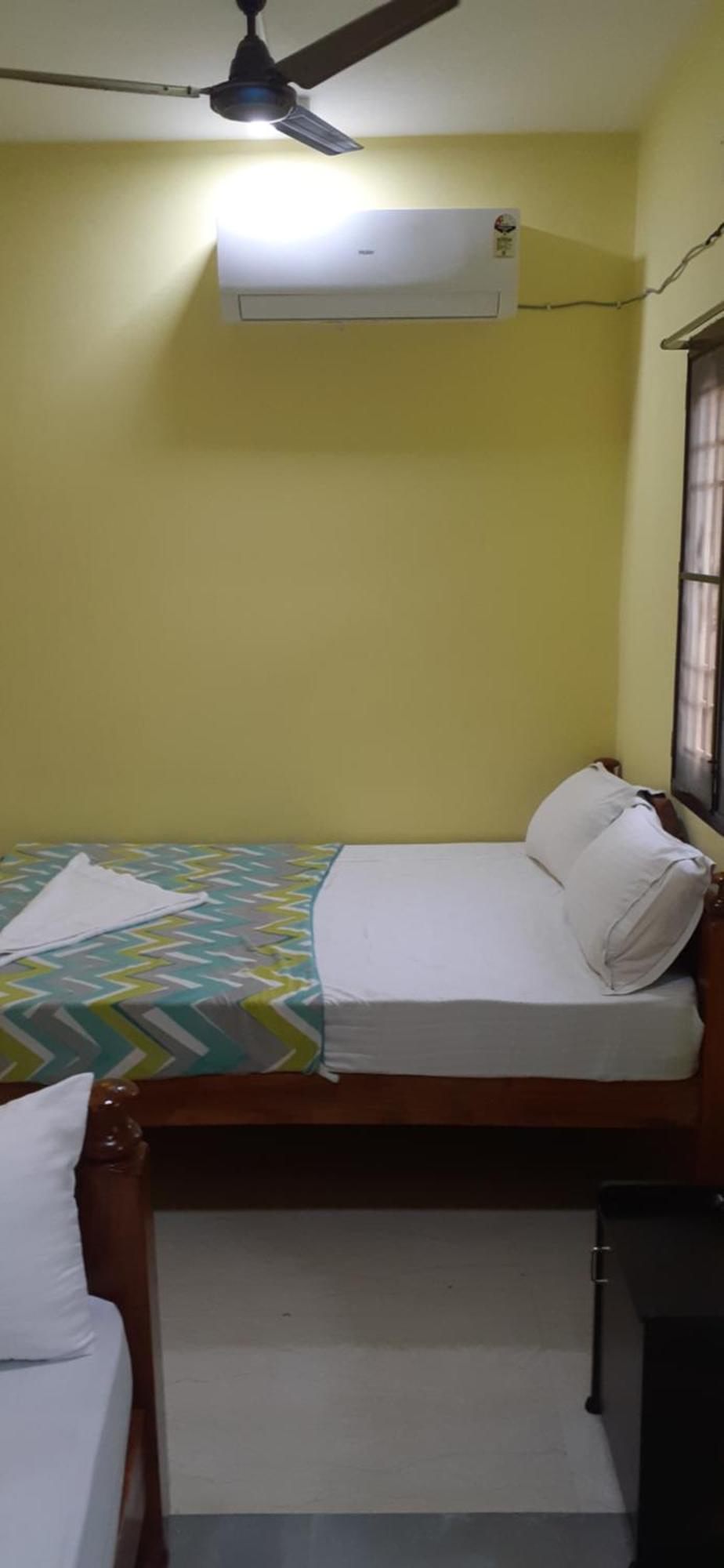 Varadhar Guest House Kanchipuram Eksteriør billede