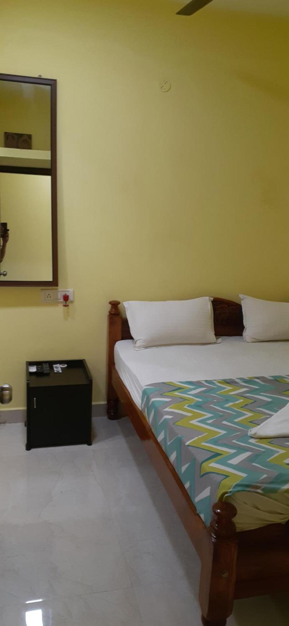 Varadhar Guest House Kanchipuram Eksteriør billede
